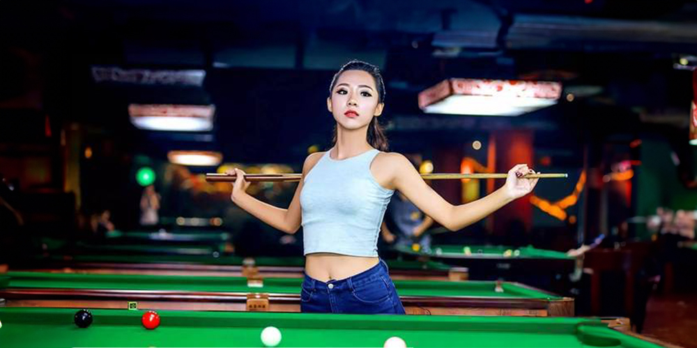 happy-young-man-playing-snooker-with-his-girlfrien-2021-08-26-17-34-09-utc-min.jpg